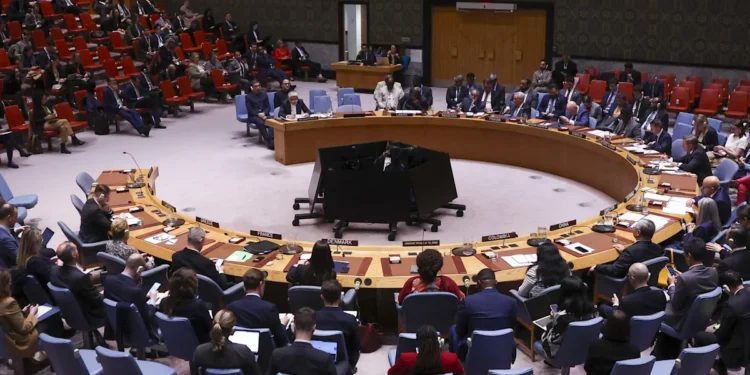 Ucrania pide a la ONU una resolución de alto el fuego tras insistir Rusia en que se rinda