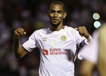 Como lo adelantamos… Eduardo Espinel lo hizo posible y se voló a Jerry Bengtson