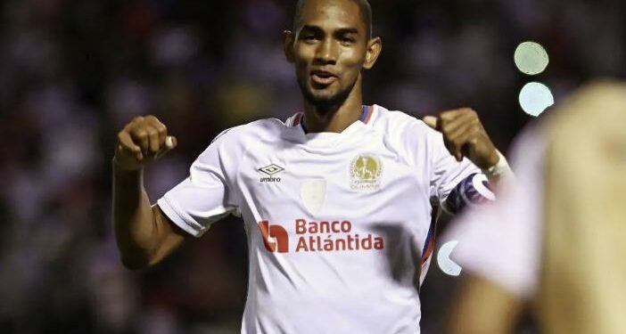 Como lo adelantamos… Eduardo Espinel lo hizo posible y se voló a Jerry Bengtson