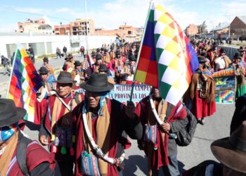 El gobierno de Bolivia denunció la presencia de grupos armados en las protestas contra Rodrigo Paz