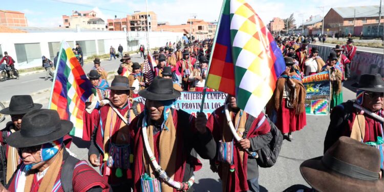 El gobierno de Bolivia denunció la presencia de grupos armados en las protestas contra Rodrigo Paz