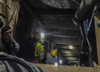 Explosión en mina de carbón en Colombia deja 14 mineros atrapados