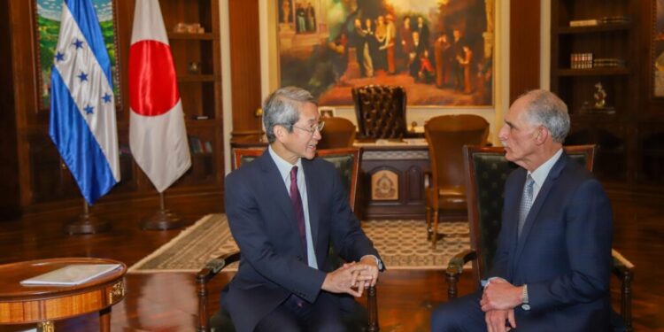 Asfura y embajador Kazuhiro fortalecen relaciones de cooperación y amistad entre Honduras y Japón