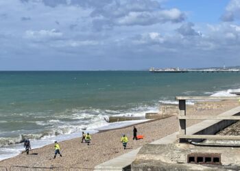 La Policía recupera los cadáveres de tres mujeres en aguas del sur de Inglaterra