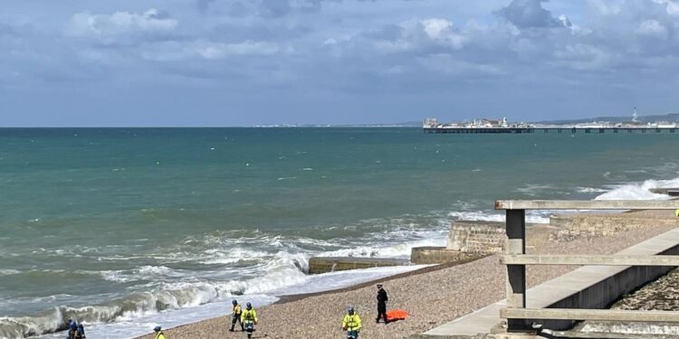La Policía recupera los cadáveres de tres mujeres en aguas del sur de Inglaterra