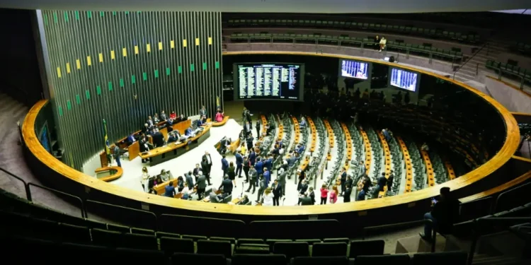La Cámara de Diputados brasileños aprueba criminalizar el uso de IA para la explotación sexual infantil