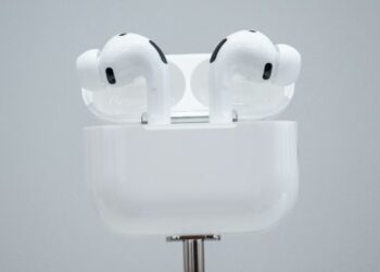 ¡Apple prepara AirPods con “ojos”! Tendrán cámaras e IA para que Siri vea todo a tu alrededor