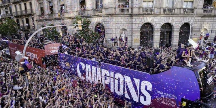 ¡Celebración multitudinaria! 750.000 personas tiñen Barcelona de blaugrana