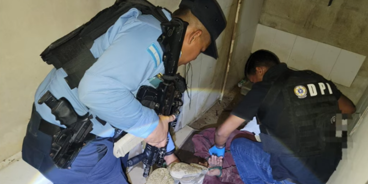 ¡Sano y salvo! Rescatan a hombre que permanecía secuestrado en Puerto Cortés