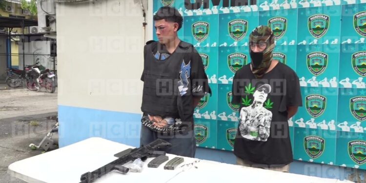 Capturan a dos presuntos pandilleros tras violento enfrentamiento armado con la policía en Chamelecón, SPS