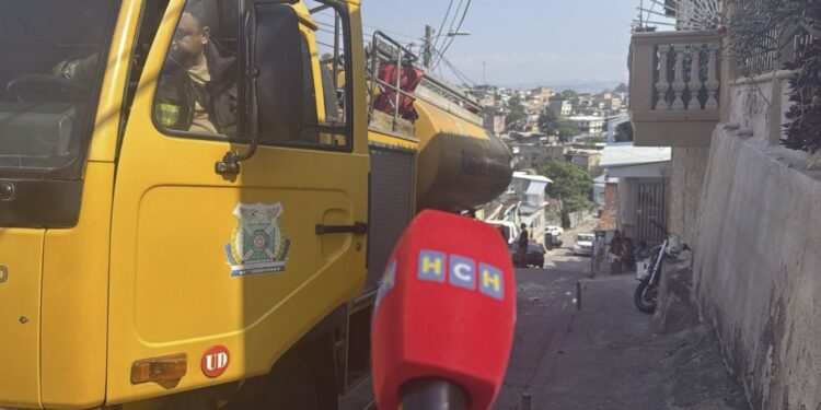 Cuerpo de bomberos sofoca incendio en la colonia Obrera de Comayagüela