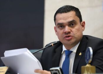 Tomás Zambrano asegura que el Congreso Nacional no usa fondos para alquiler de carros blindados