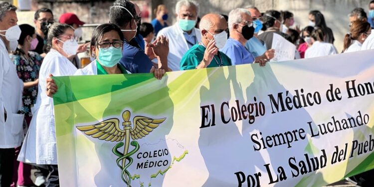 Colegio Médico exige al Gobierno retomar el diálogo y cumplir compromisos pendientes