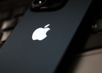 Qué función puedes activar tocando la manzana de tu iPhone