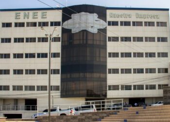 ENEE detalla colocación de bonos como parte del plan de rescate financiero para reducir la deuda con generadores privados