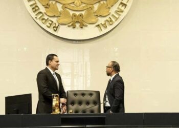 ¡Le entiende al trámite! Tomás Zambrano se reúne con Ernesto Castro y Honduras estrecha relaciones con El Salvador