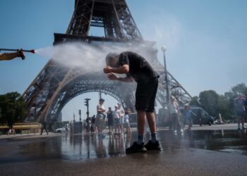 Europa amplía alertas por calor e incendios en varios países de la región