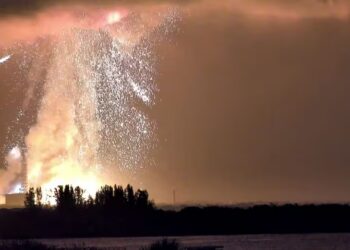 Explota el megacohete de Jeff Bezos durante prueba y sacude Florida