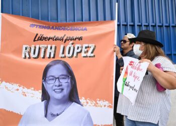 La abogada Ruth López, crítica de Bukele, se encuentra “secuestrada”, denuncia su familia