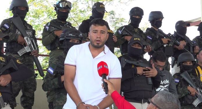 Julián Galo exReal de Minas fue detenido por la Policía y él aclara: “Soy futbolista; no pertenezco a ninguna pandilla”