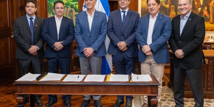 Gobierno de Honduras acuerda con tres industrias congelar el precio del cemento por un periodo inicial de seis meses