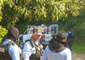 Hallan muerto a joven en casa abandonada de La Ceiba, y detienen a dos que estuvieron con él