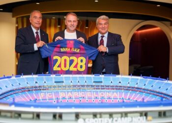 Hansi Flick renueva con el Barcelona