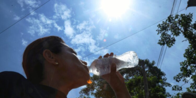 ¡Manténgase hidratado! Temperaturas de hasta 39 grados se registrarán hoy en el territorio hondureño