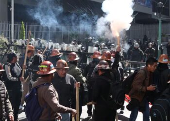 Al menos 127 detenidos y varios policías heridos tras las protestas contra el gobierno de Rodrigo Paz en Bolivia