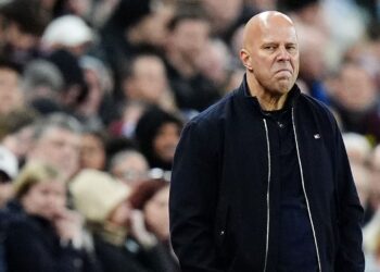 Liverpool despide a Arne Slot