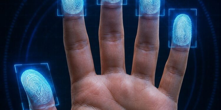 Mostrar las manos en redes sociales podría comprometer tu seguridad