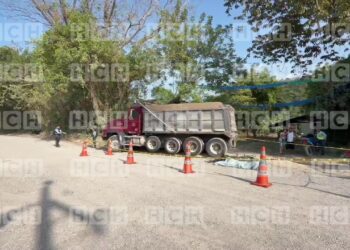 Motociclista fallece tras estrellarse contra una volqueta estacionada en La Ceiba