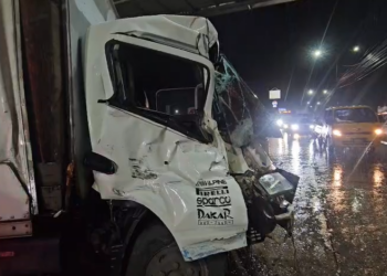 Camionero sobrevive tras impactar con rastra en retén policial | Móvil Emergencia SPS