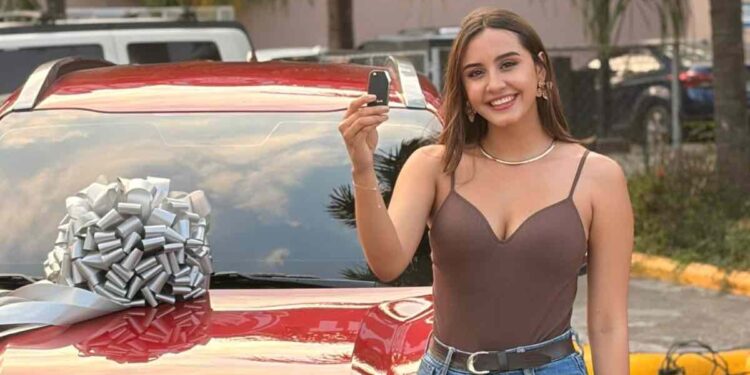 Entre bendición y suerte: así fue como la presentadora de HCH, Jamie Espinoza, se ganó un carro