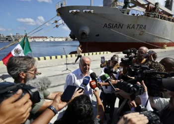 Llega a Cuba un nuevo barco de ayuda humanitaria con donativos de México y Uruguay