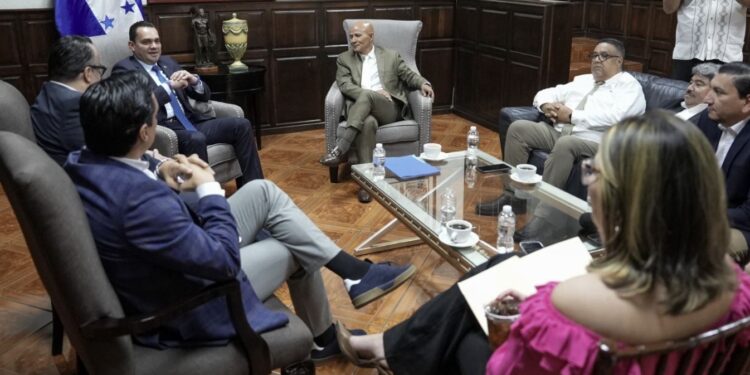 Organización de Periodistas Profesionales Deportivos de Honduras se reúne con el presidente del Congreso, Tomás Zambrano