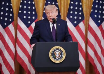 Trump asegura que Irán “se muere por llegar a un acuerdo” con Estados Unidos