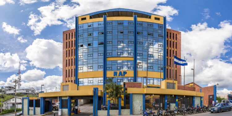 Cerca de 14 mil empresas siguen fuera del RAP: Aquí los pasos para afiliarte sin multas ni recargos hasta septiembre