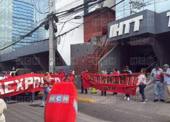 Sindicalistas protestan en la capital por despidos en el IHTT
