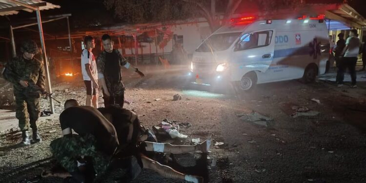 Un oficial muerto y seis soldados heridos tras ataque con drones cargados de explosivos en Colombia