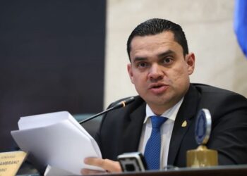 Presidente del CN destaca 100 días de gestión con más leyes, disciplina interna y reformas clave