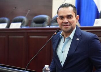 Tomás Zambrano presenta iniciativa para privación de libertad de por vida el asesinato de policías, militares y jueces