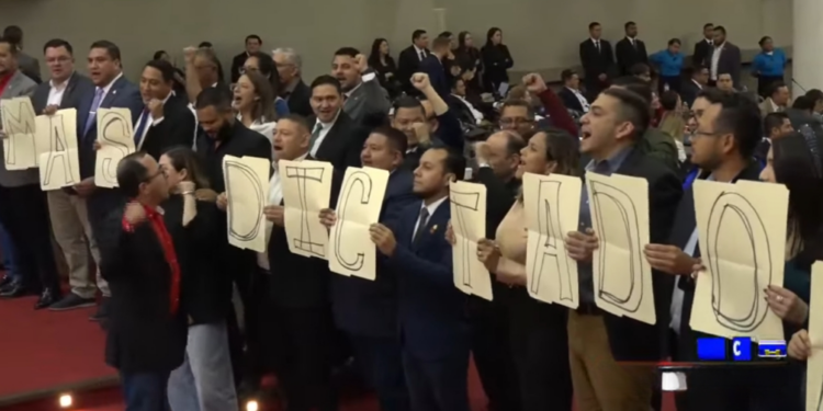 ¡En su cara! “Tomás dictador”: le gritan al presidente del CN, los diputados de Libre en insurrección legislativa