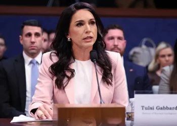 Renuncia la directora de Inteligencia Nacional de Trump, Tulsi Gabbard