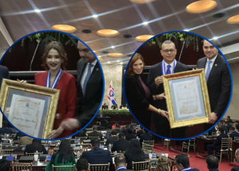 ¡Orgullo de la casa! Alex Cáceres recibe el premio “Froylán Turcios y Jennifer Aplicano reconocimiento “Humorístico del Año” entregados por el legislativo