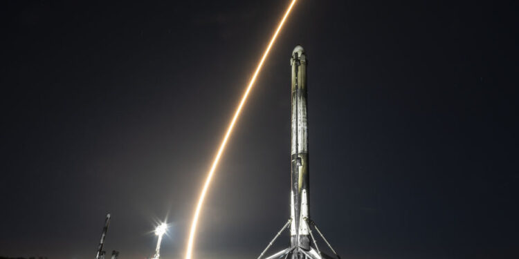 ¡Va sin control! Un cohete de SpaceX impactará contra la Luna