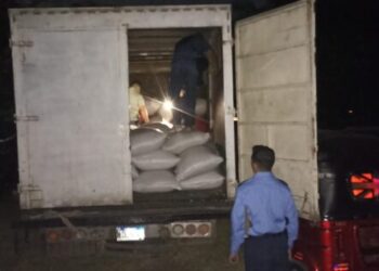 La Policía Nacional recupera dos camiones y al menos 50 sacos de café que habían sido robados en Chamelecón