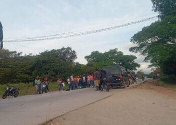 ¡Terrible! Niño fallece tras ser arrollado por vehículo cuando se dirigía a recibir el pan del saber en Las Mesas, FM