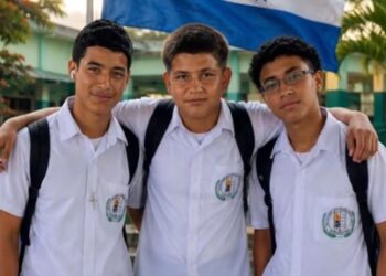 “Eran niños buenos, llenos de sueños”: Tres pupitres vacíos, tres tumbas unidas y un pueblo roto en Yoro, Honduras