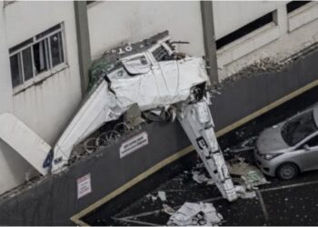 Un avión ligero se estrelló contra un edificio en el sudeste de Brasil: al menos dos muertos y tres heridos graves